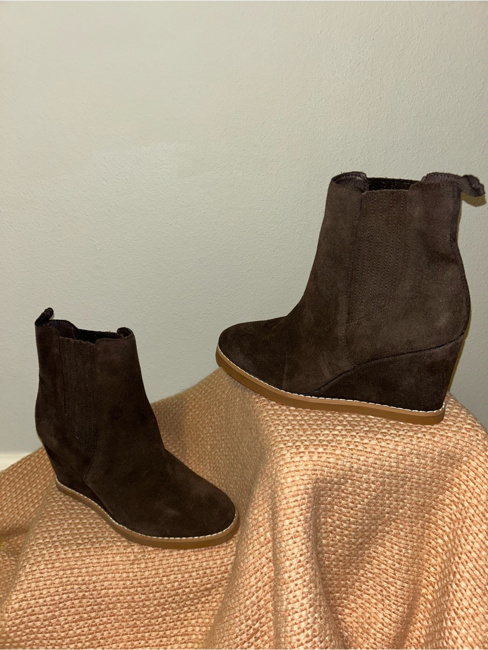 NEW Splendid Dark Brown Chocolate Suede Wedge Ankle Boots Sz 7
